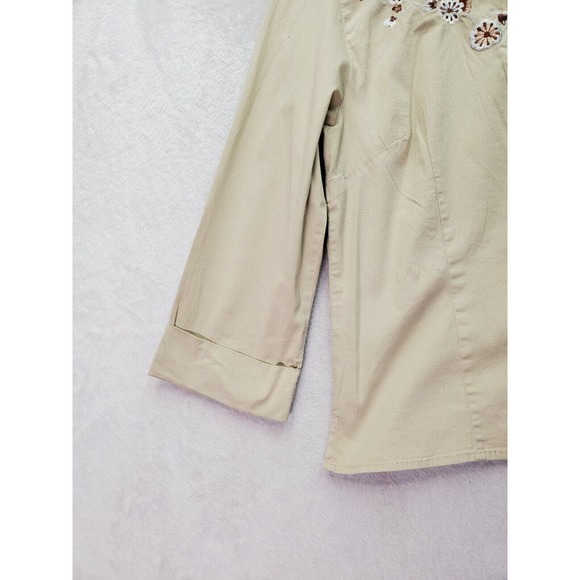 Carlie’s Court Shirt Women Medium Tan Embroidered Floral Slit Collar Button Down - Picture 6 of 8